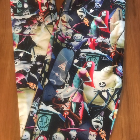 New‼️Nightmare Before Christmas Leggings - Picture 2 of 7